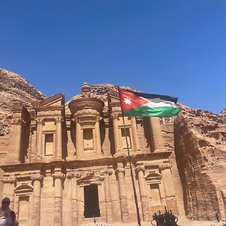Ad Deir Guesthouse Вади Муса Экстерьер фото