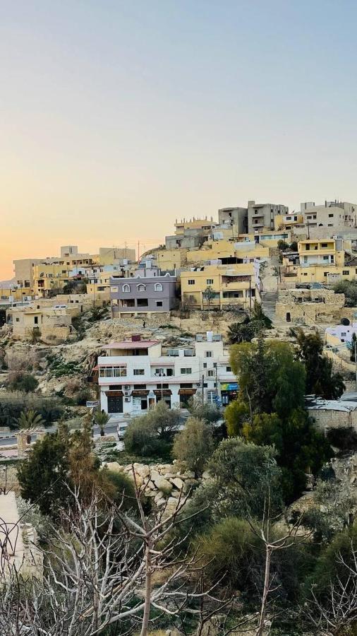 Ad Deir Guesthouse Вади Муса Экстерьер фото